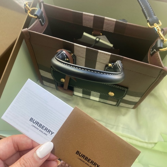 Burberry check and leather Freya Tote Bag - brand new tags still on - Picture 6 of 9